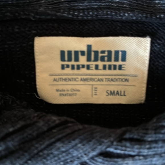 Beautiful blue sweeter by Urban Pipeline - Picture 2 of 3